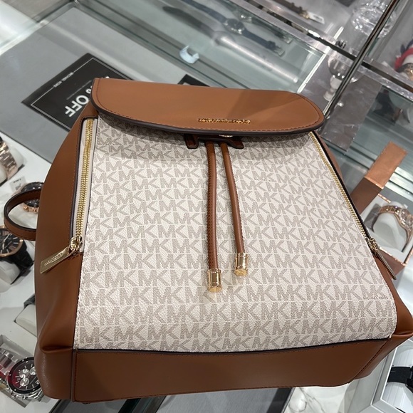 Michael Kors Backpack Bag Phoebe Medium Flap Drawstring Backpack 
Vanilla 
NWT - Picture 10 of 16